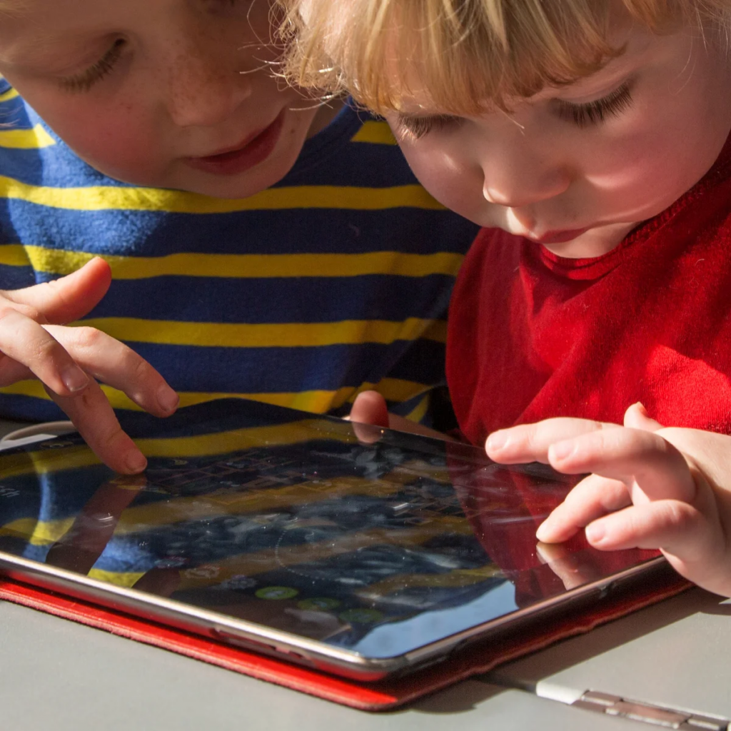 Source: https://www.ecosia.org/images?q=ipad%20kids&addon=opensearch#id=B4C7CEF6A9ECD964F33D1261895A113BD90CE12A